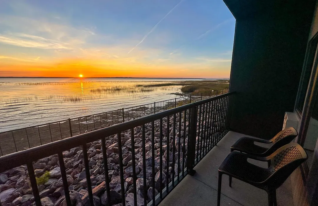 Terrace Bay Hotel - Lakefront-1