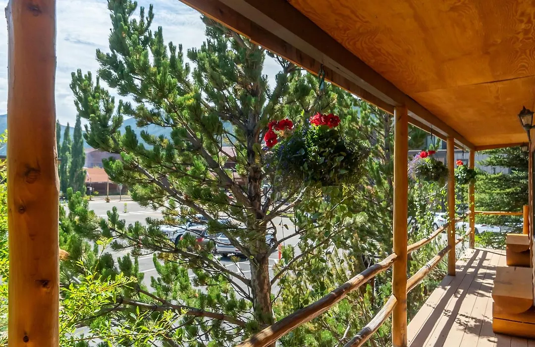 Spirit Lake Lodge-1