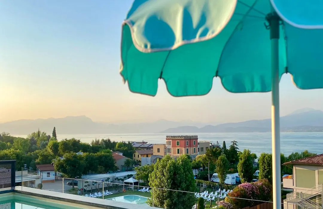 Plaza Lago Di Garda Rooms - Rooftop, Lakeview & Jacuzzi-1