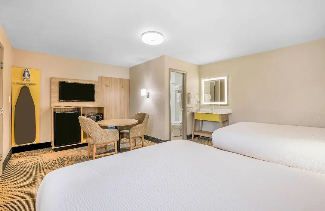 Days Inn By Wyndham Cortez-1