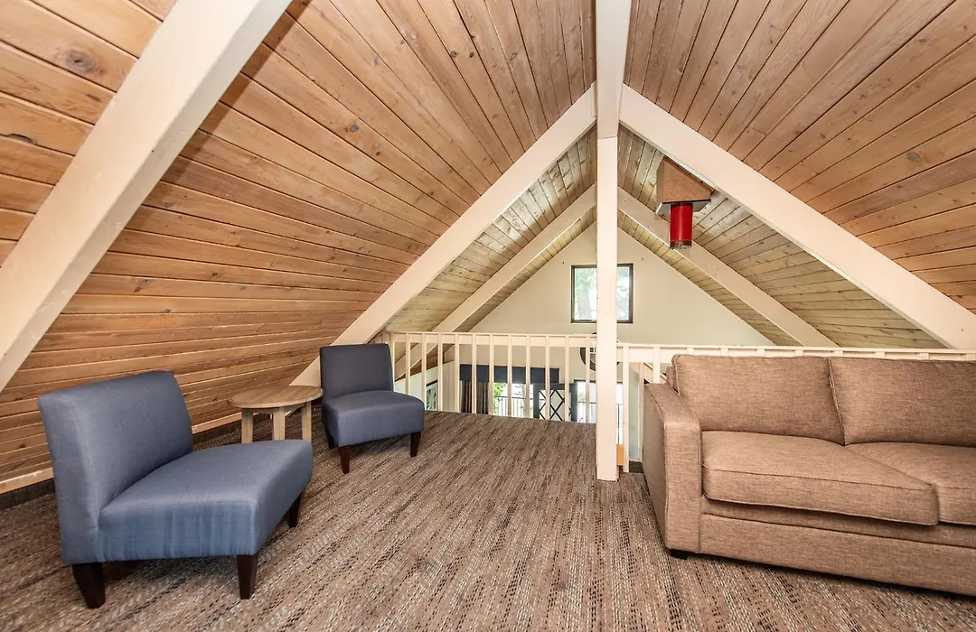 Oyster Bay Inn & Suites-1