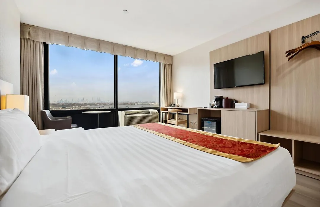 Ramada By Wyndham Flushing Queens-1