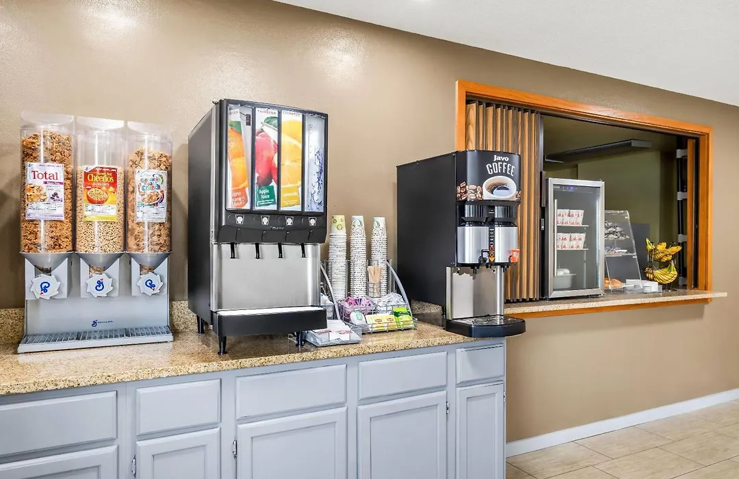 Super 8 By Wyndham La Crosse-1