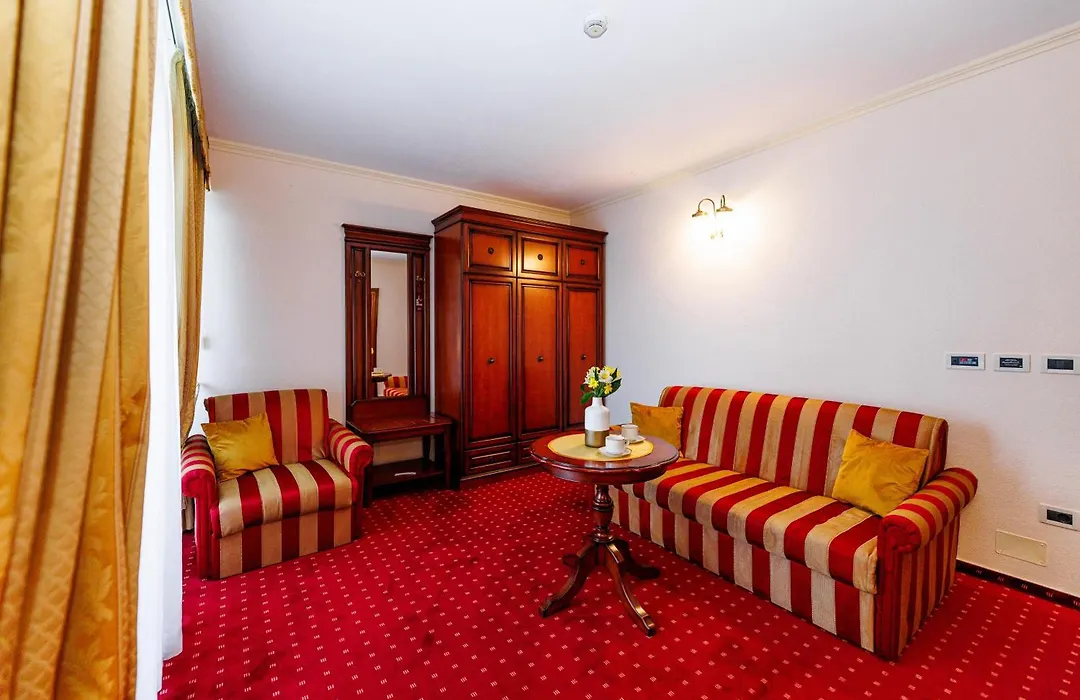 Hotel Savoy-1