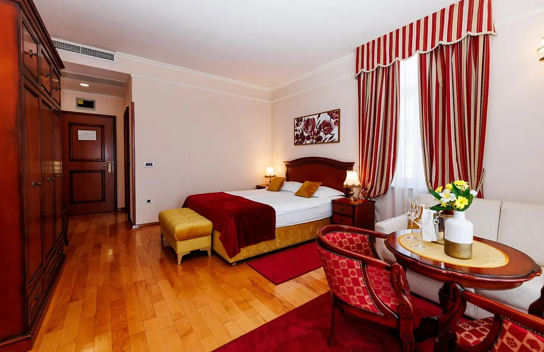 Hotel Savoy-1