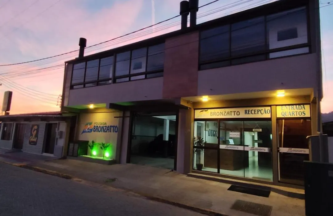 Pousada Bronzatto-1