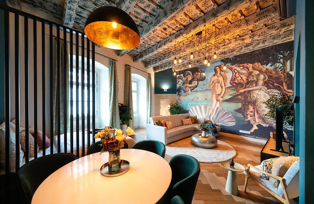 Old Royal Post Boutique Hotel & Premium Suites-1