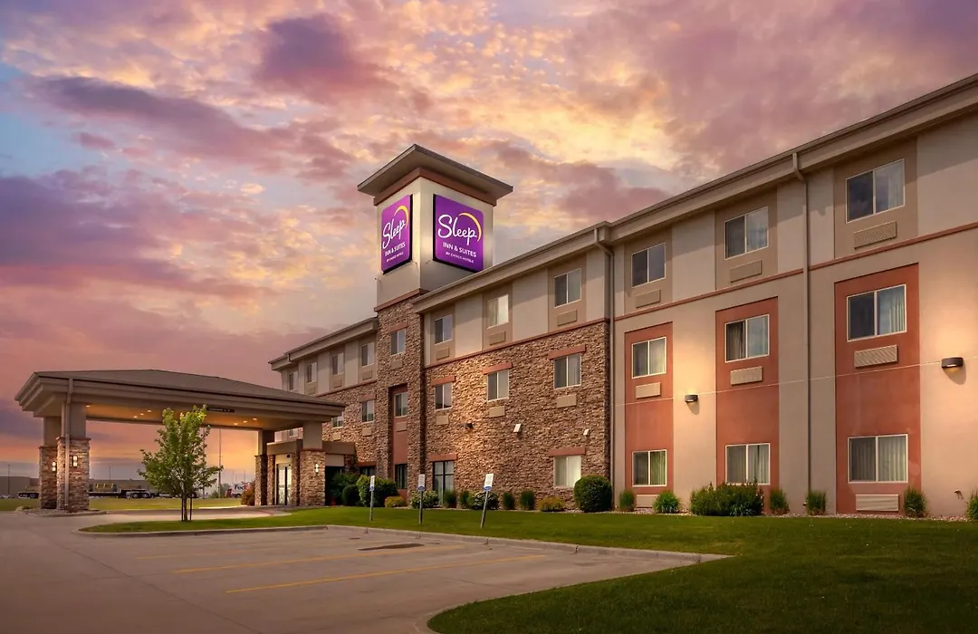 Sleep Inn & Suites Devils Lake-1