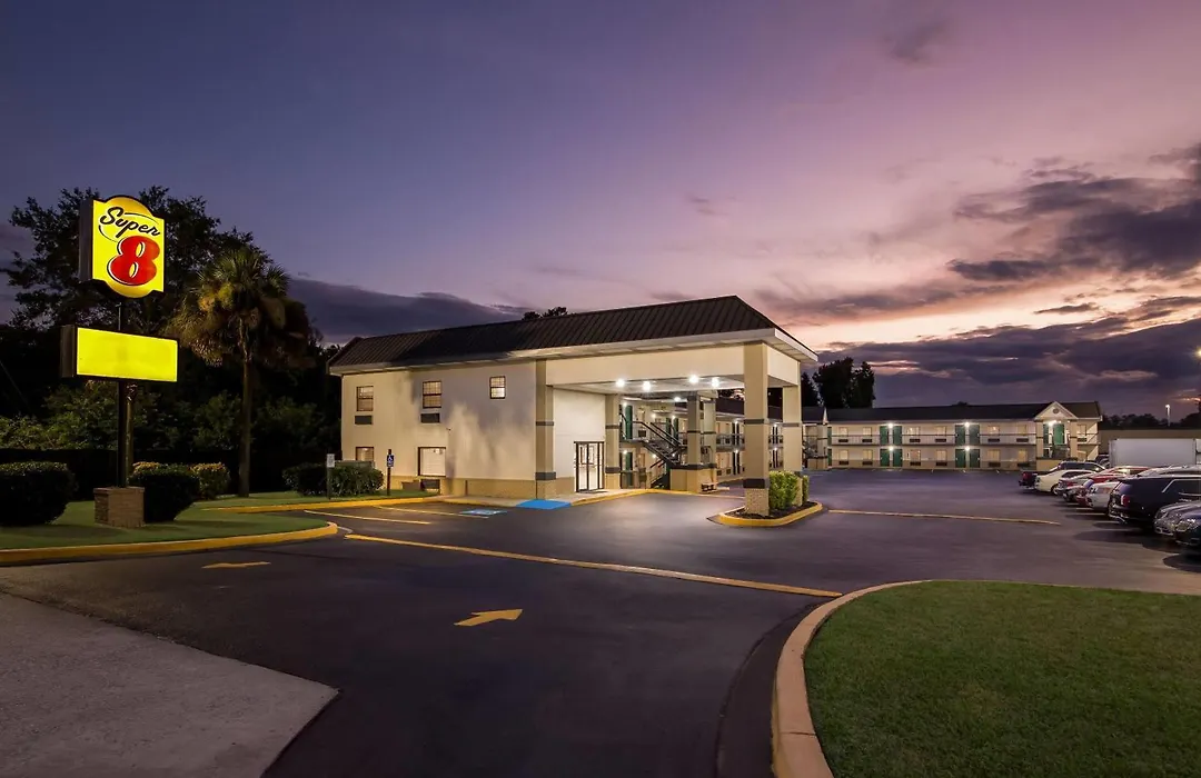 Super 8 By Wyndham Columbia-1