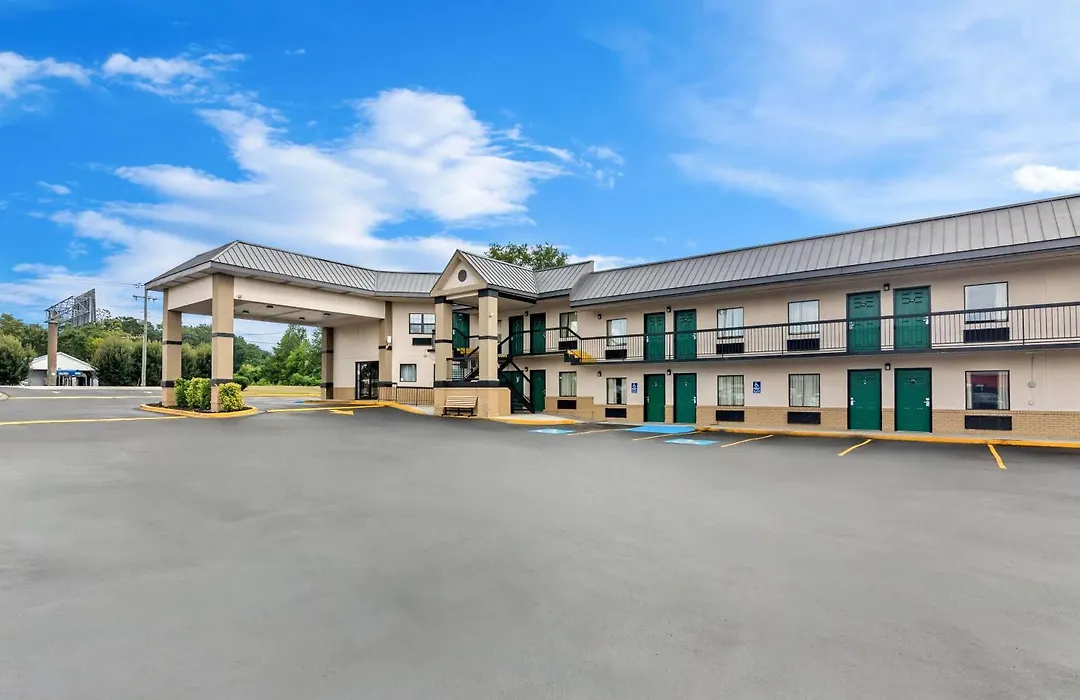 Super 8 By Wyndham Columbia-1