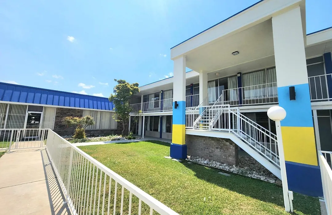 Days Inn By Wyndham Seguin Tx-1