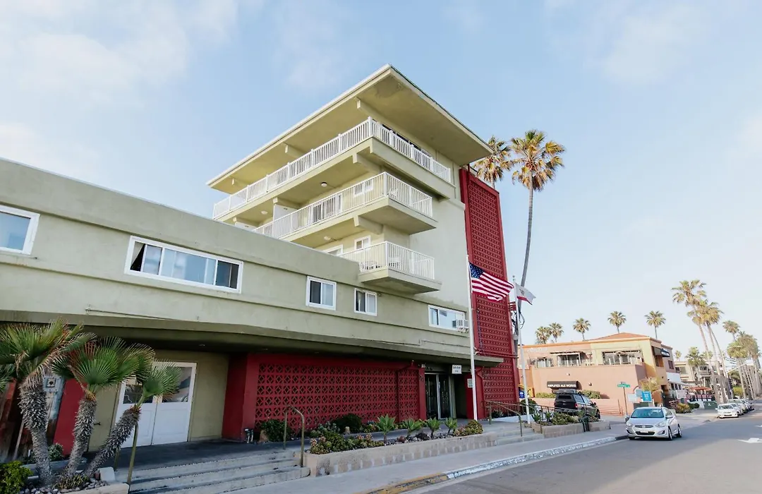 Surfer Beach Hotel-1