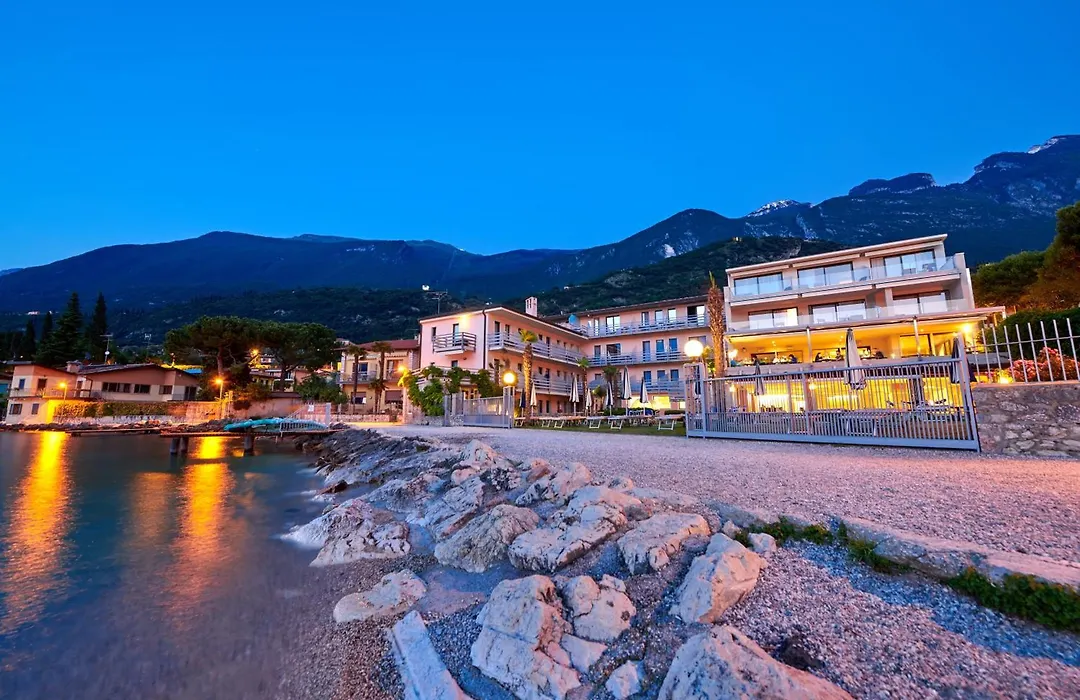Hotel Castello Lake Front-1