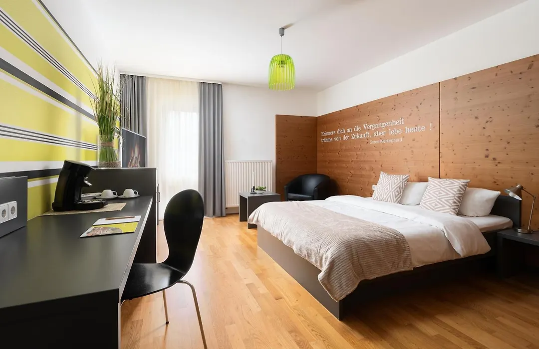 Hotel CampusZwei Komfortable Doppelzimmer&Apartments mit Küche Zentral in Ludwigsburg ideal für Business&Langzeitaufenthalte 24h Check in Kinder bis 14 Jahre übernachten kostenlos-1