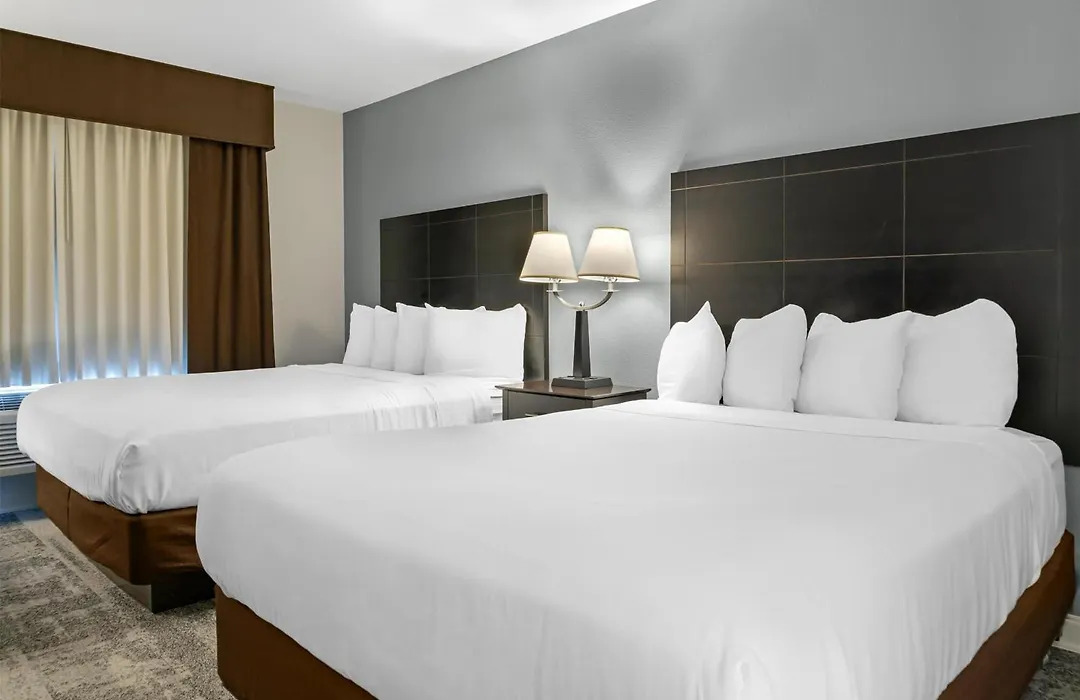 Best Western Lakewinds-1