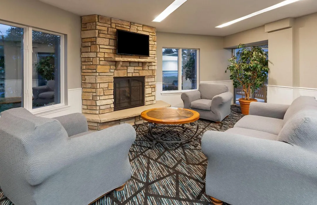 Super 8 By Wyndham Traverse City-1
