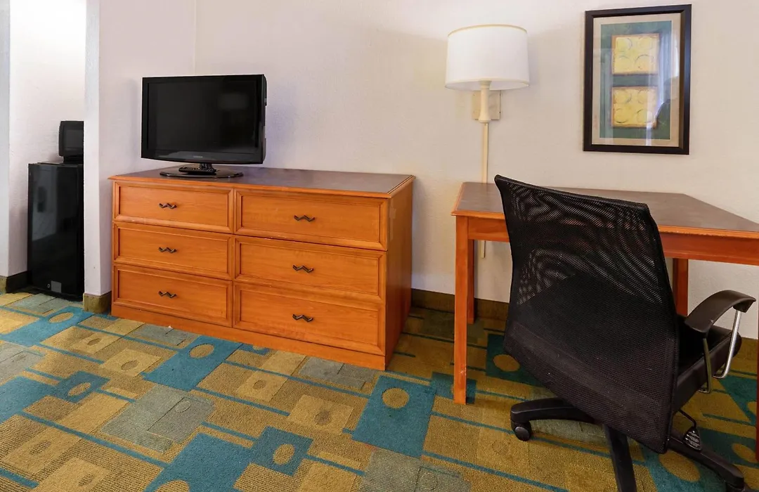 Travelodge By Wyndham Phoenix North-1