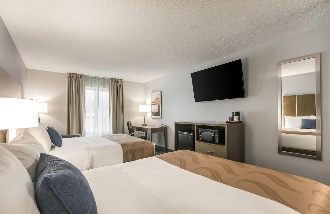 Quality Inn Marquette-1