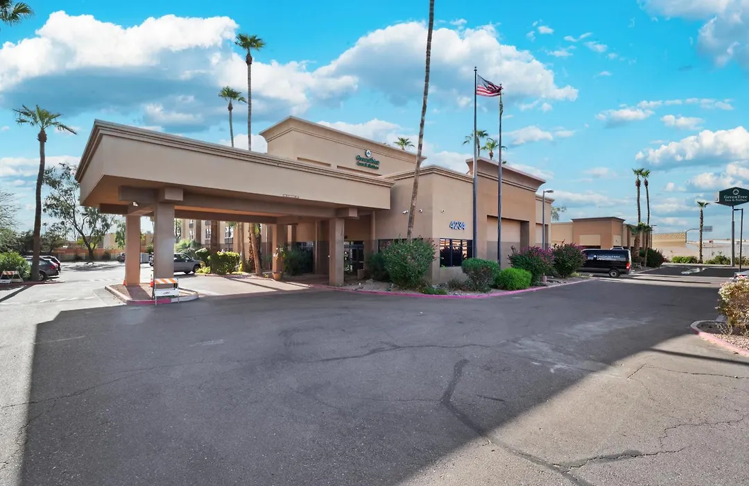 Greentree Inn & Suites Phoenix Sky Harbor-1