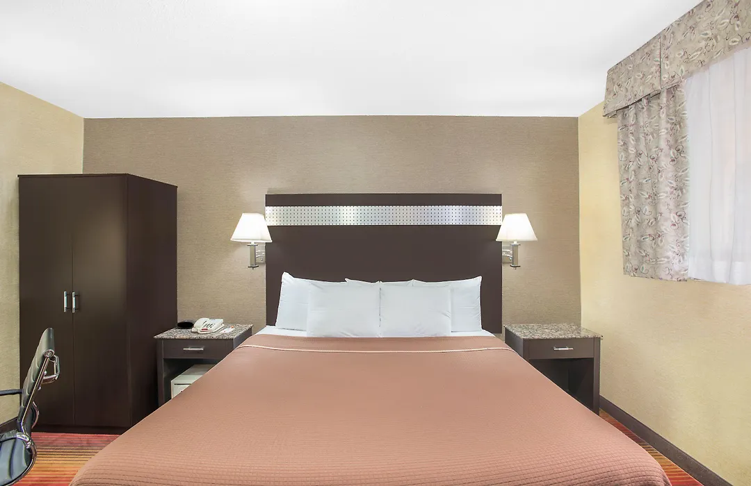 Spark By Hilton Clifton-1