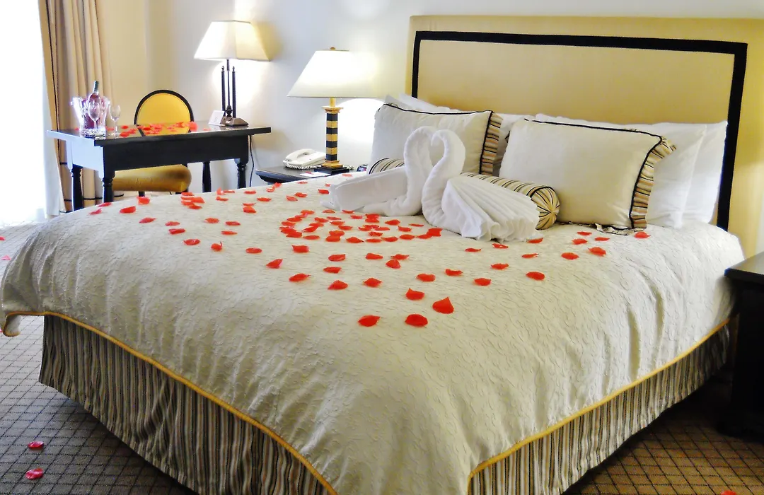 Ramada By Wyndham Las Cruces Hotel & Conference Center-1