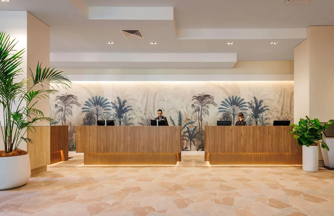 Amora Hotel Brisbane-1