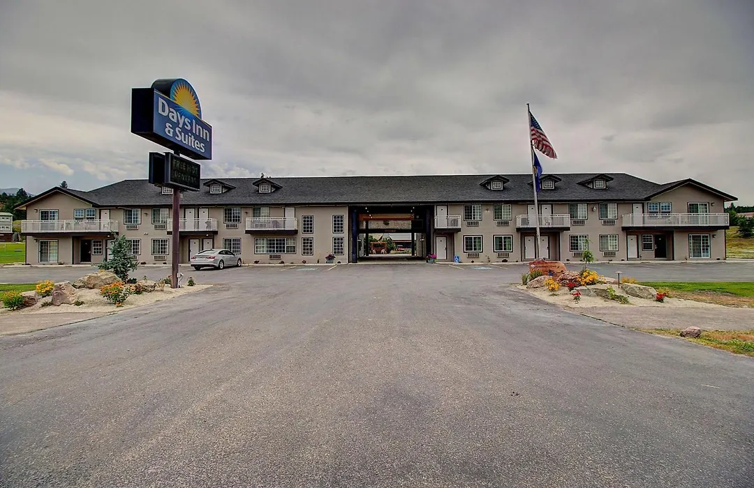 Days Inn & Suites By Wyndham Lolo-1