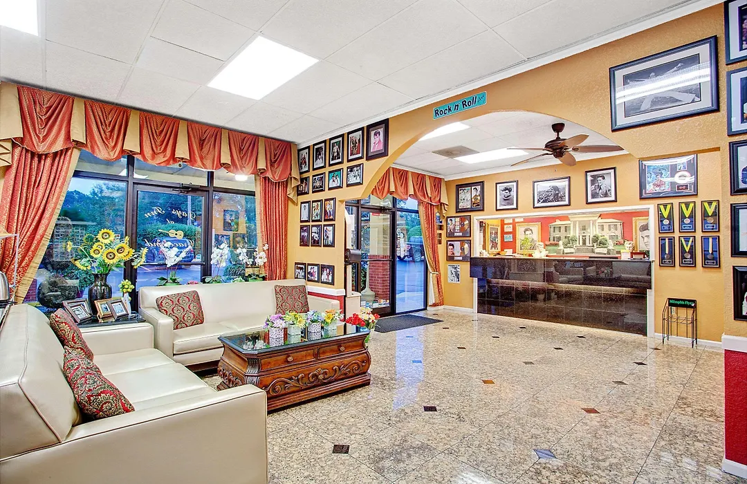 Days Inn By Wyndham Memphis At Graceland-1