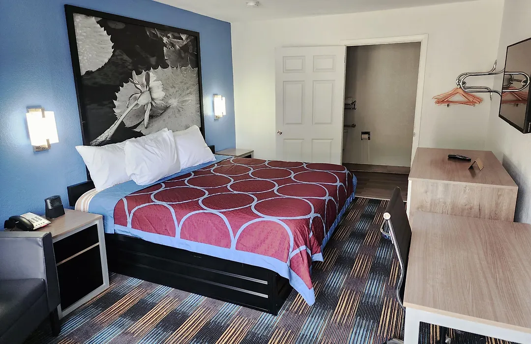 Super 8 By Wyndham Shreveport-1