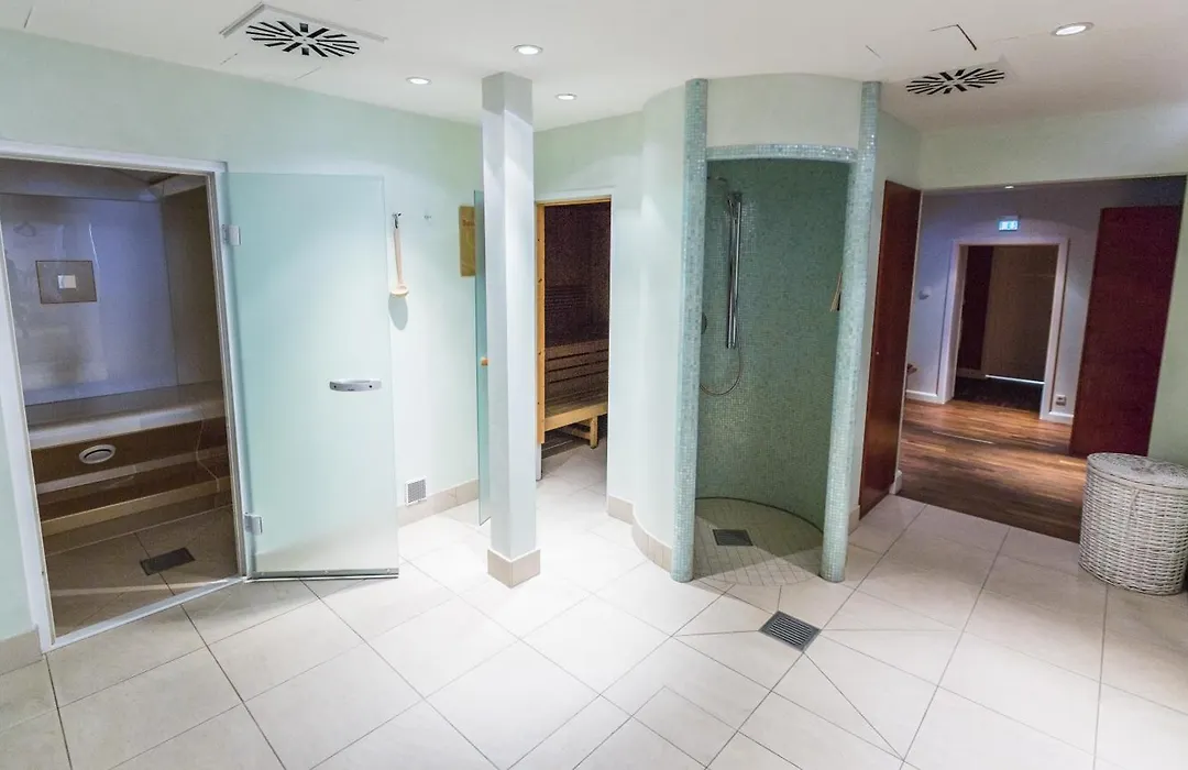 HELIOPARK Bad Hotel Zum Hirsch-1