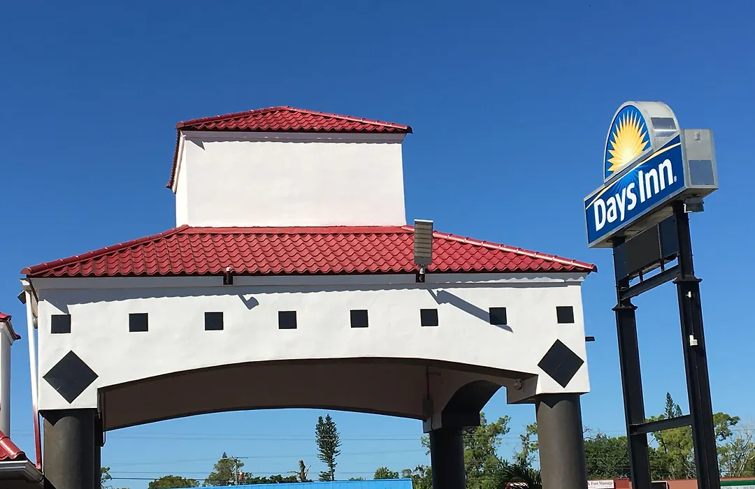 Days Inn By Wyndham Fort Myers-1