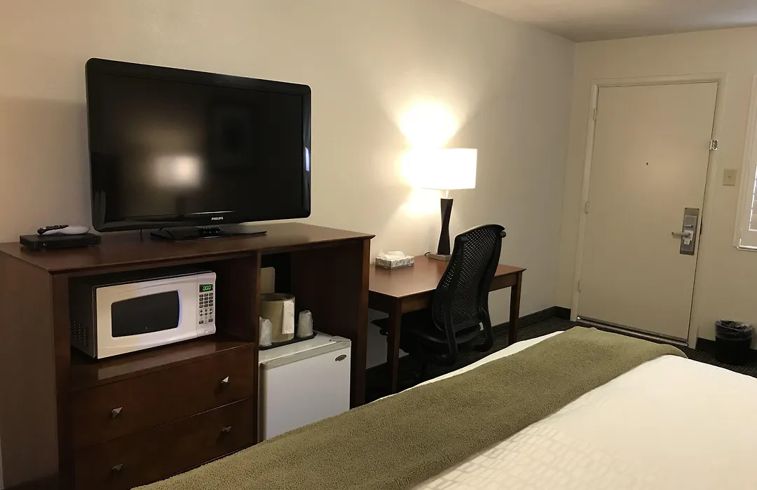 Dinosaur Inn & Suites-1
