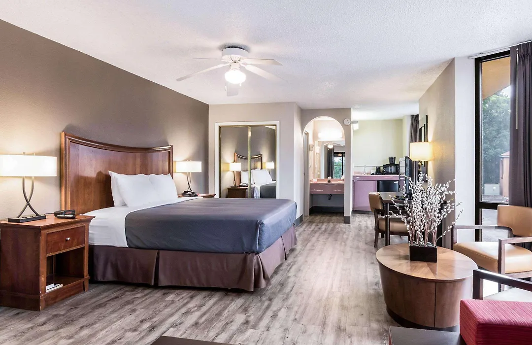 Econo Lodge Gainesville Downtown Area-1
