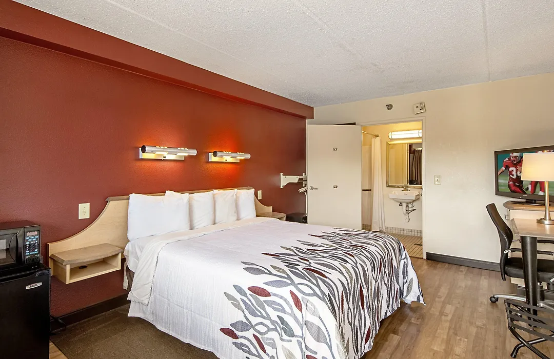 Red Roof Inn Fairmont-1