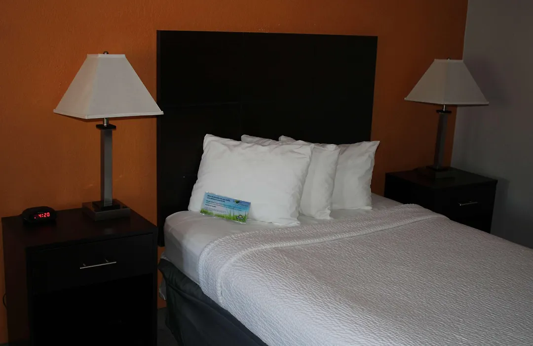 Days Inn By Wyndham Hays-1