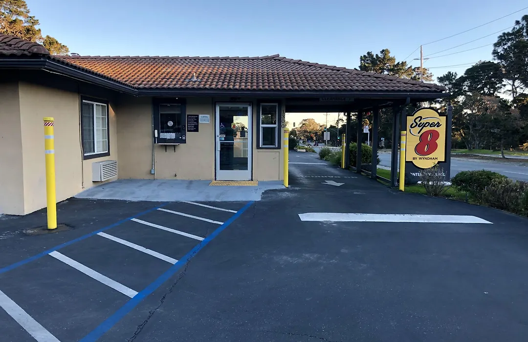 Aura Inn Monterey-1