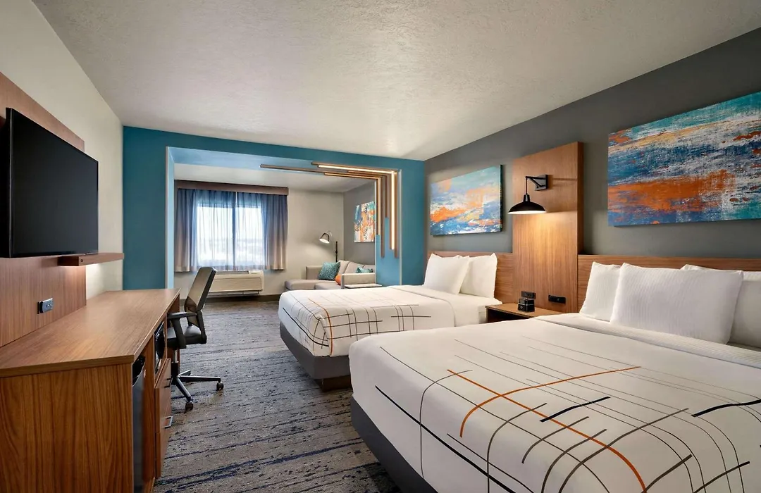 La Quinta Inn & Suites By Wyndham Springfield-1