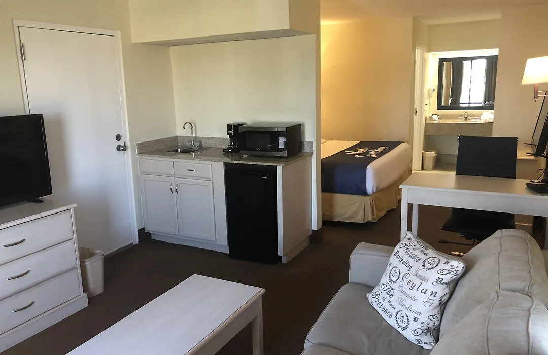 Days Inn & Suites By Wyndham Navarre - Near Beaches Hurlburt-1