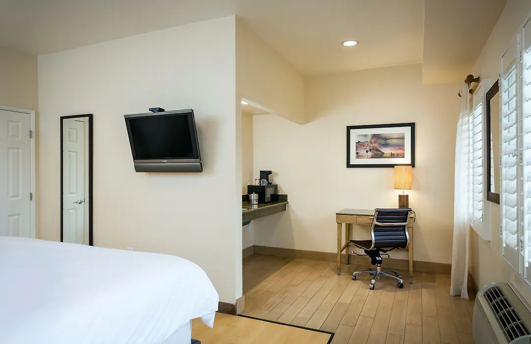 Pb Surf Beachside Inn-1