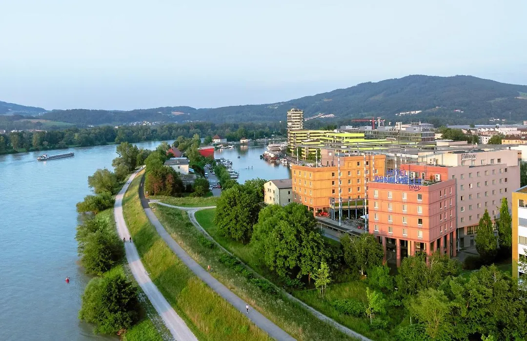 Trans World Hotel Donauwelle-1