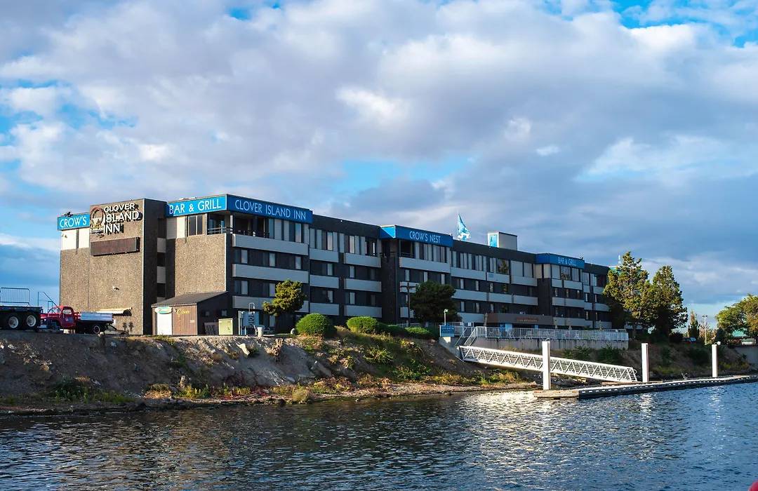 Clover Island Inn-1