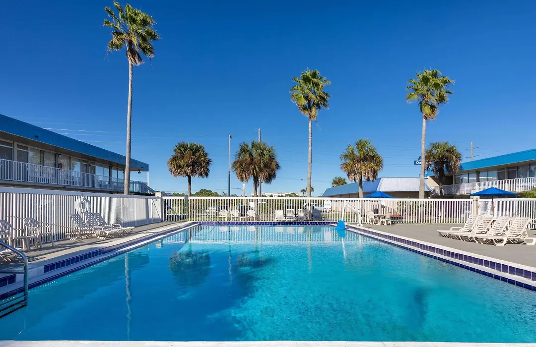 Days Inn By Wyndham Titusville Kennedy Space Center-1