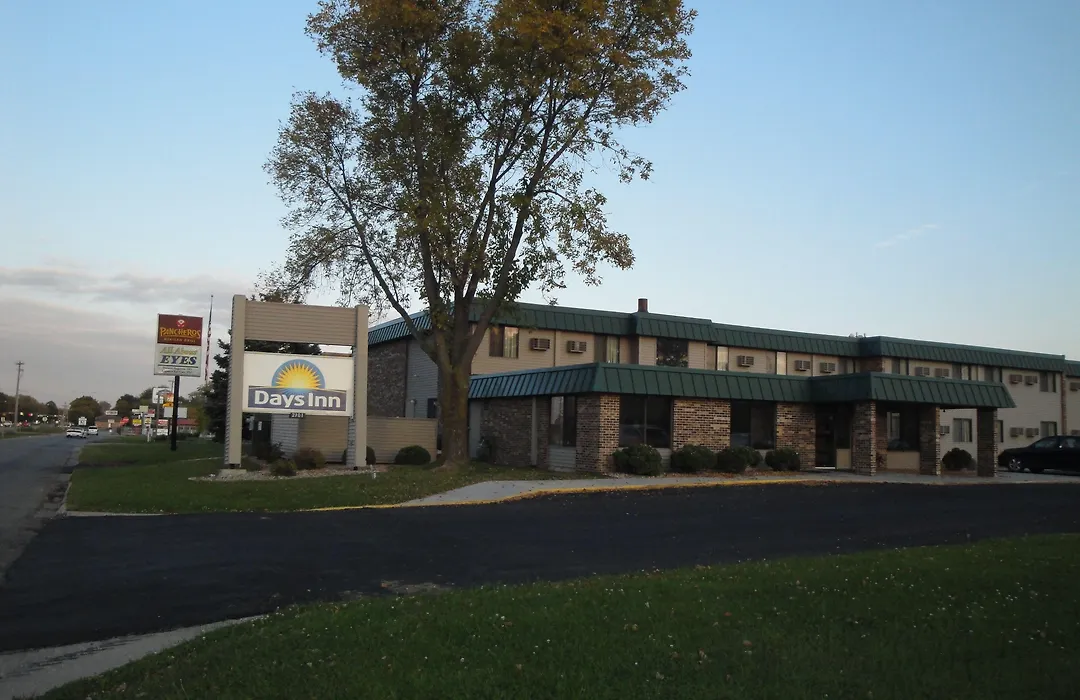 Days Inn By Wyndham Mason City-1