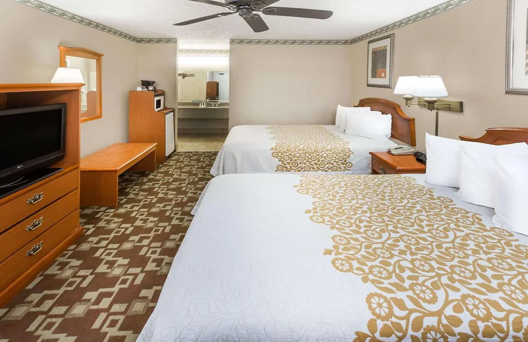 Days Inn By Wyndham Batesville-1
