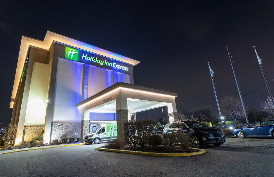 Holiday Inn Express - Newark Airport - Elizabeth By Ihg-1