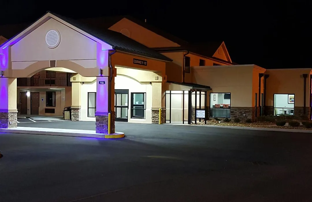 Baymont By Wyndham Clarksville-1