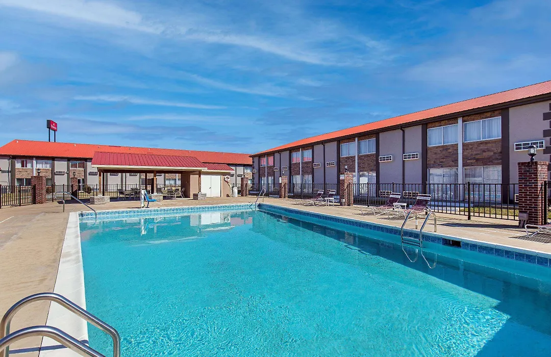 Ramada By Wyndham Bowling Green-1