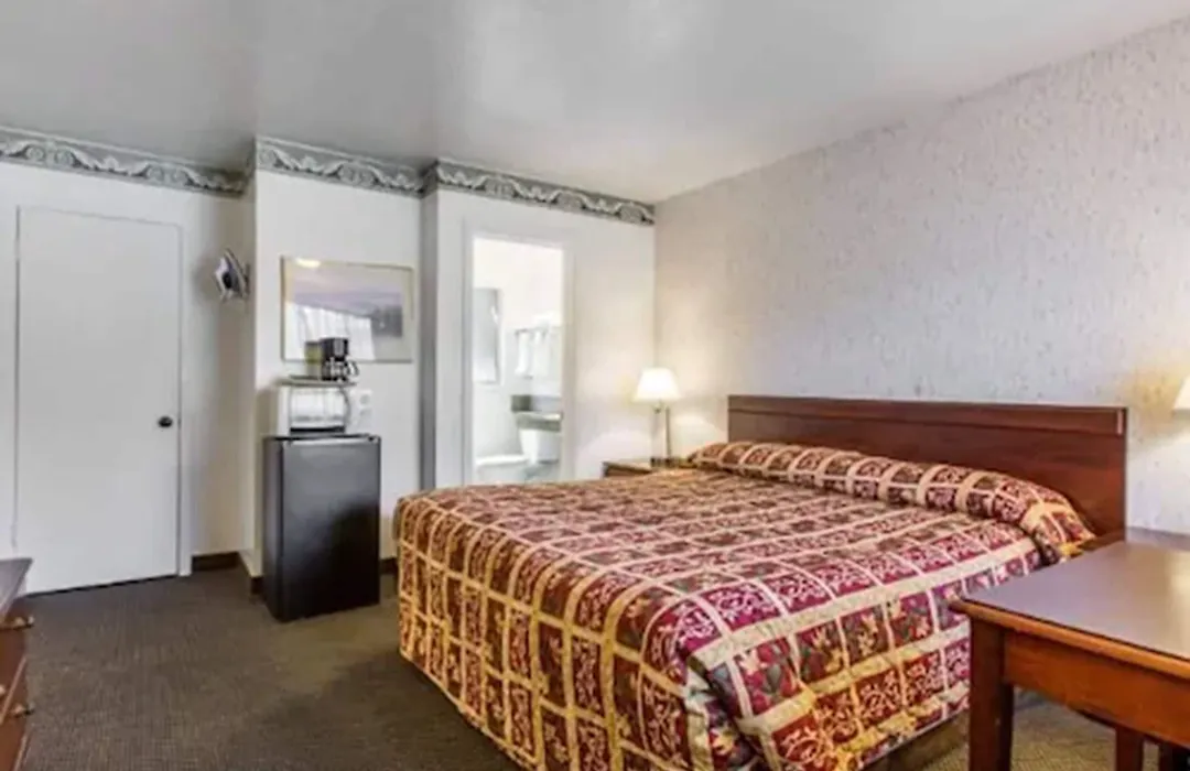 Monterey Fairgrounds Inn-1
