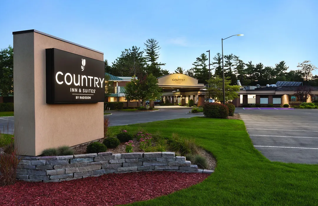 Country Inn & Suites By Radisson, Traverse City, Mi-1