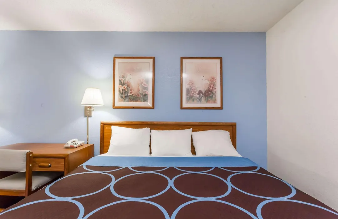 Super 8 By Wyndham Norwich-1